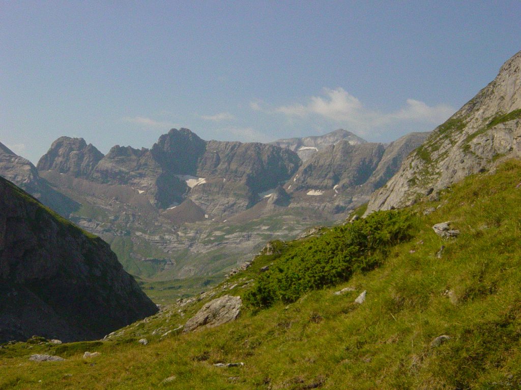 Monte Perdido en arrière plan de la Borne et le couloir de Tuquerouye